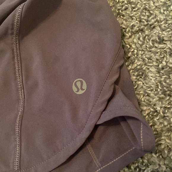 LULULEMON SIZE 6 SHORTS- 4" inseam - Picture 4 of 4